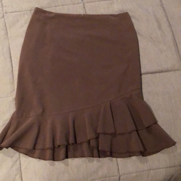 Dresses & Skirts - 🥳PRICED TO SELL Brown skirt with ruffle